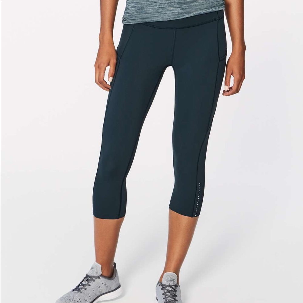 Fast and Free High-Rise Reflective Crop 19” Nulux